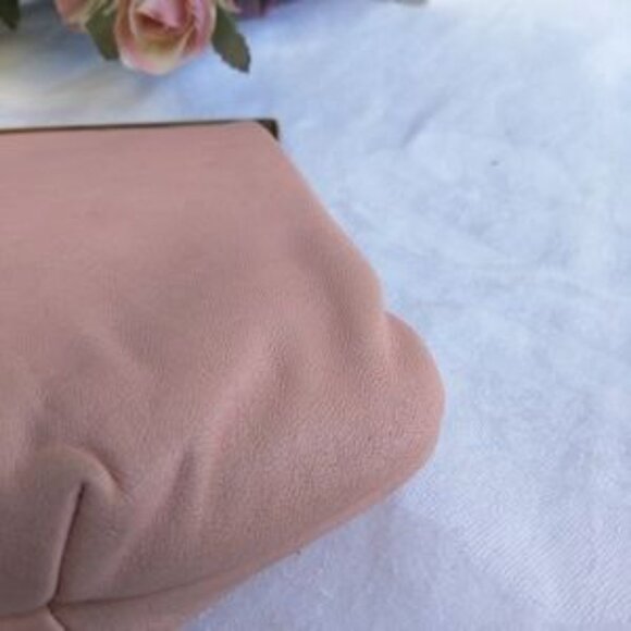 ❤️HP❤️Saks  Fifth Avenue Small Vintage Clutch - Picture 4 of 5